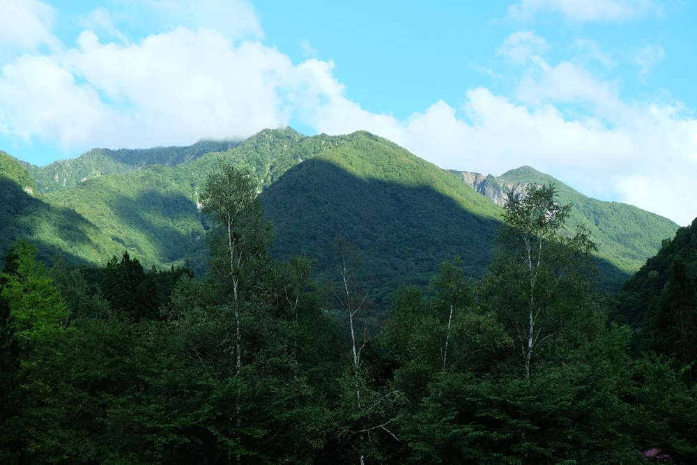 白谷山とアカンダナ山